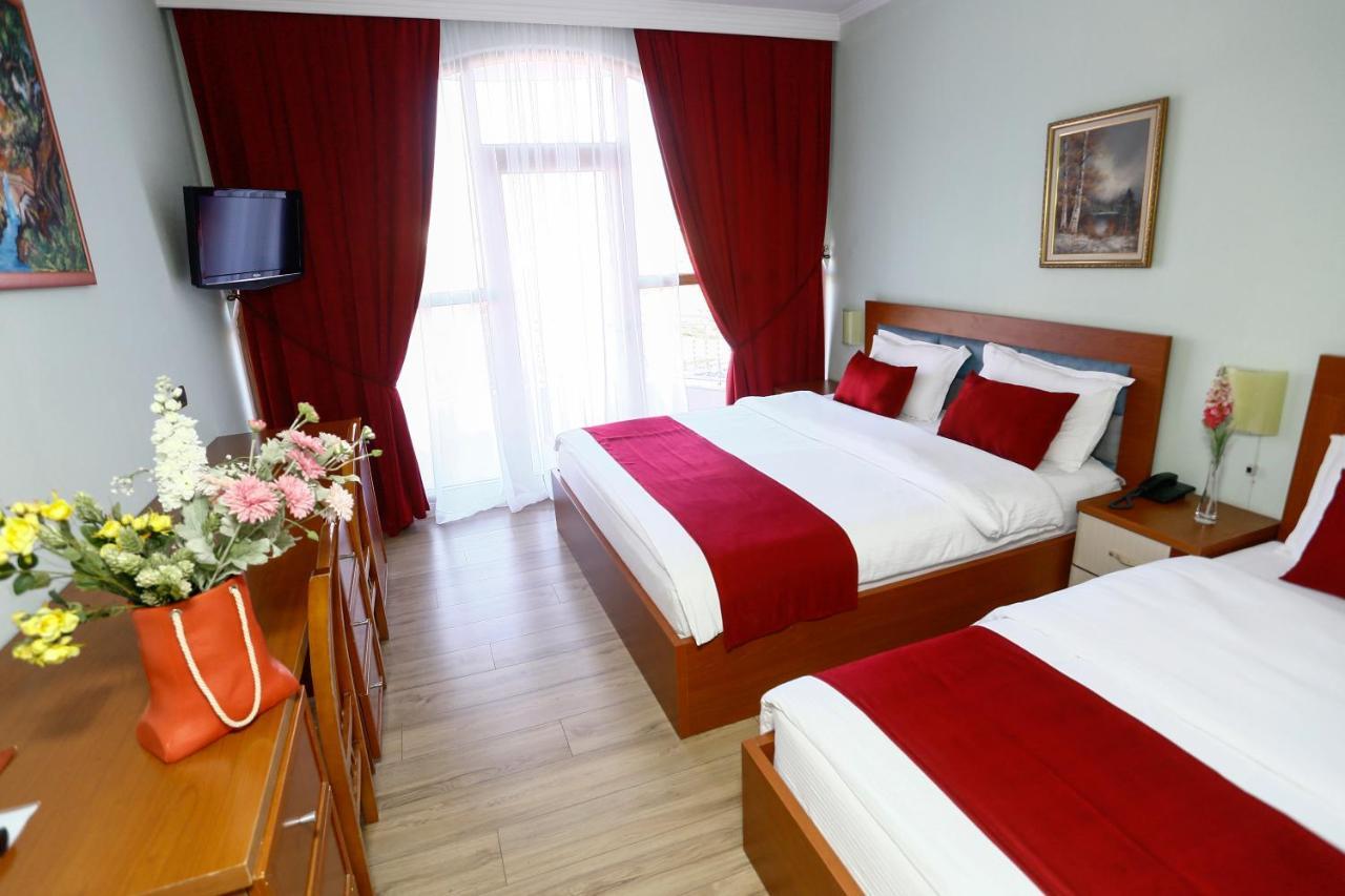 Eklips Hotel Tirana Esterno foto